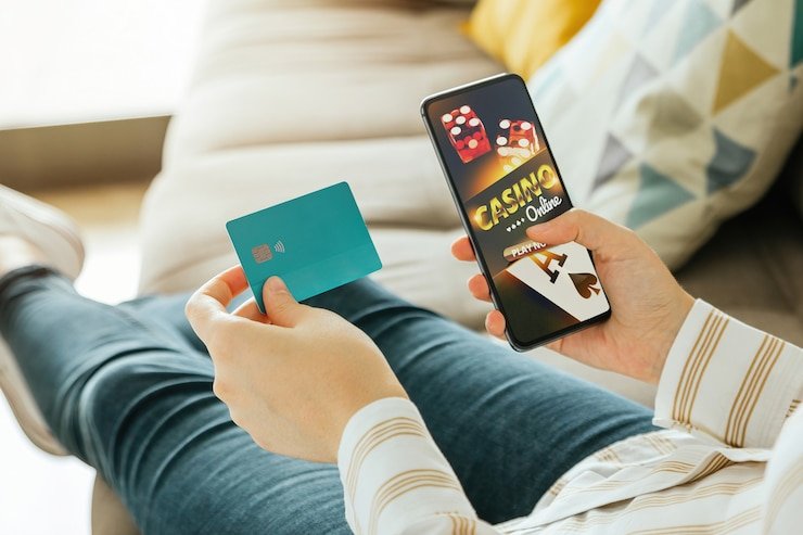 Wajah dealer live casino dengan studio produksi multi-kamera